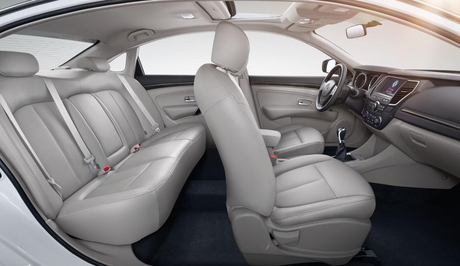 Интерьер DongFeng Aeolus A60 2015 года  (фото 8 из 8)